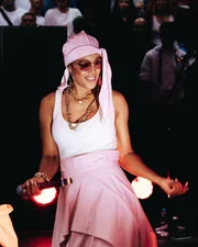 Metrópoles Catwalk: Negra Li desfila pela Glowshine nesta sexta (18/9)