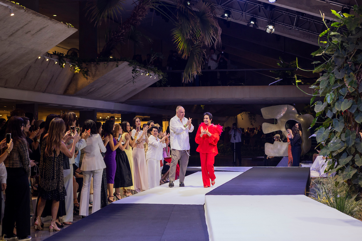 Reinaldo Lourenço e Cleuza Ferreira na passarela do Metrópoles Catwalk