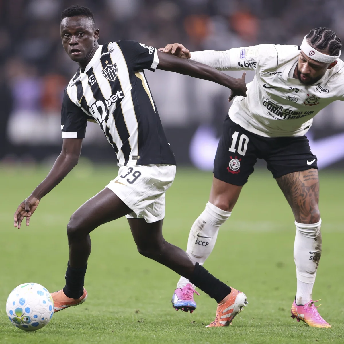 Brasileirão surge em ranking com mais estrangeiros no mundo. Veja lista
