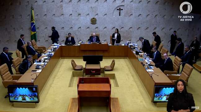 'Ressaca' por clima de tensão e pedido de vista geram risco a julgamento contra Mendonça no STF, avaliam especialistas