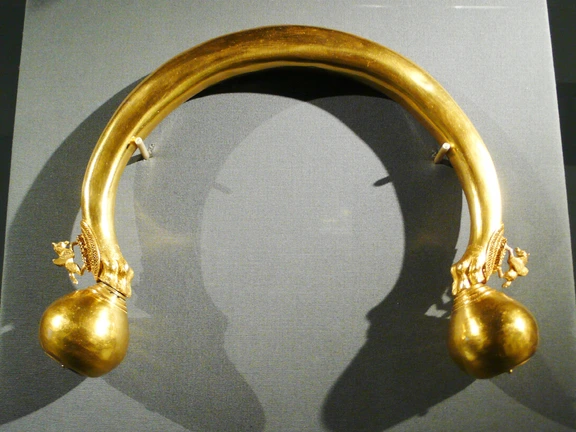 Alemães presos por pendurar falsificações no Louvre