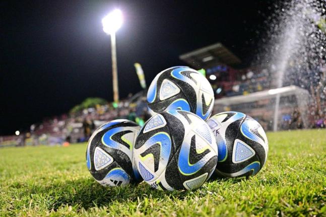 O veredito do júri ainda está pendente sobre o duplo JPL-jovem de futebol da escola