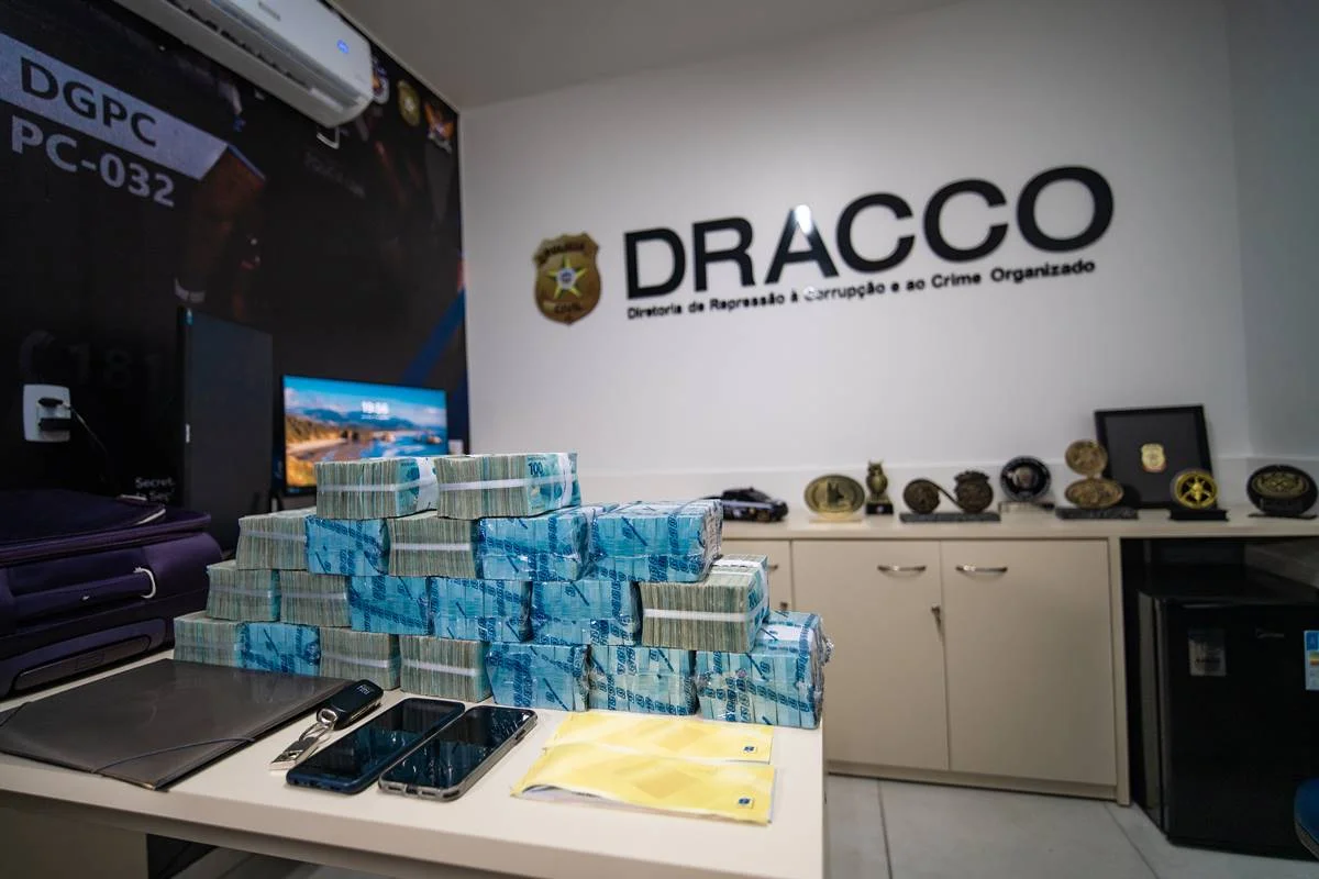 Funcionários de empresa contratada por Maceió são detidos com R$ 2 milhões