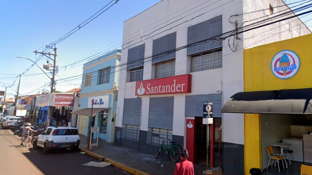 Funcionária de banco é presa por suspeita de desviar R$ 2,1 milhões de contas de idosos em SP