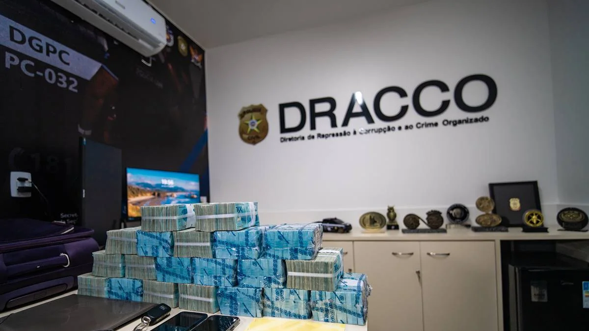 Funcionários de empresa contratada por Maceió são detidos com R$ 2 milhões