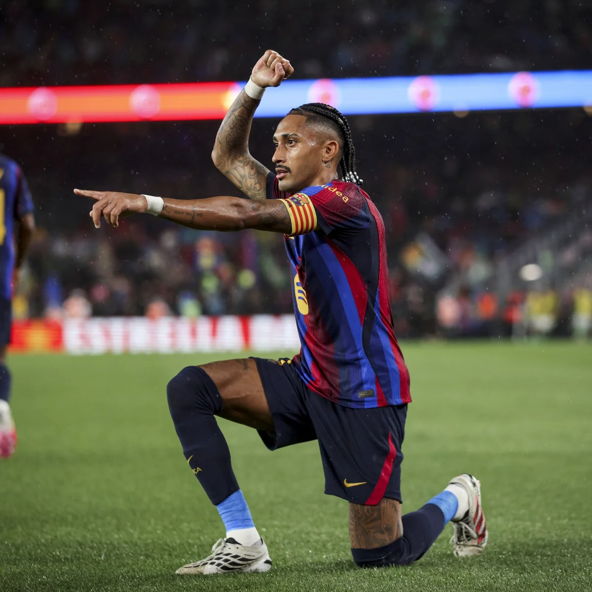 Raphinha faz melhor início de temporada da história pelo Barcelona