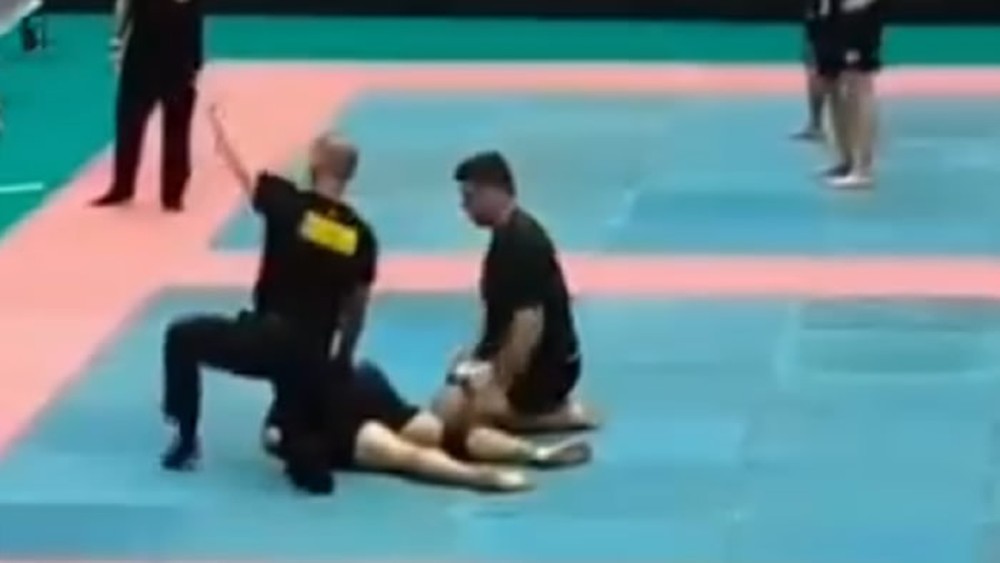 Kabuto recebe atendimento após sofrer grave lesão em campeonato de jiu-jitsu — Foto: Reprodução
