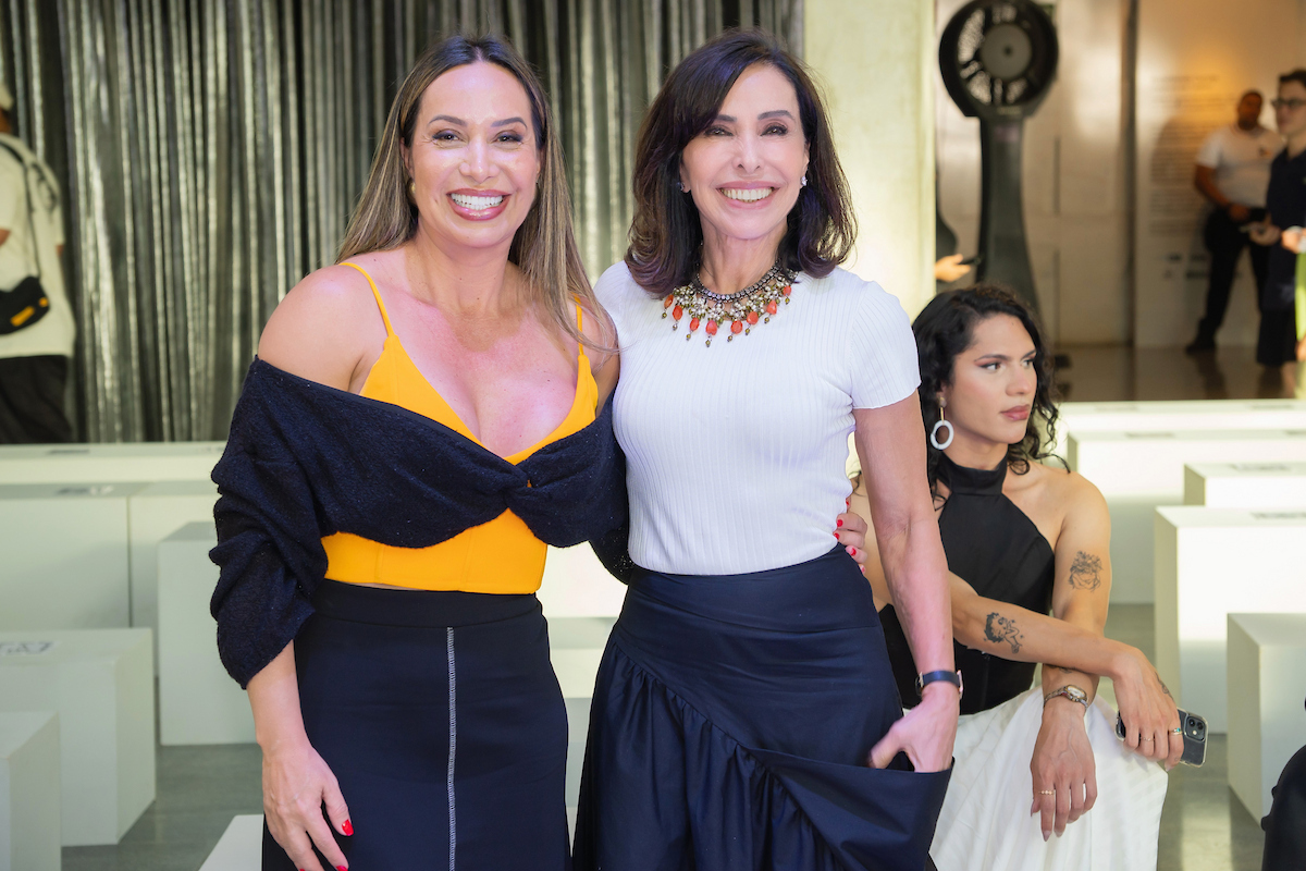Uma homenagem surpresa de amigas a Cleucy Estevão, aniversariante do dia