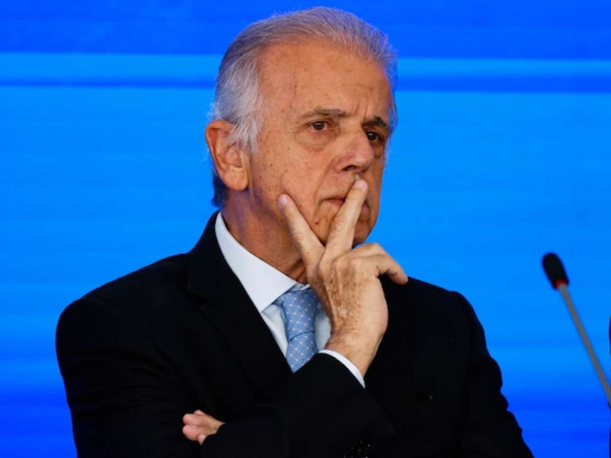 Ministro da Defesa tem celular clonado; golpistas pedem contribuição para suposto evento beneficente