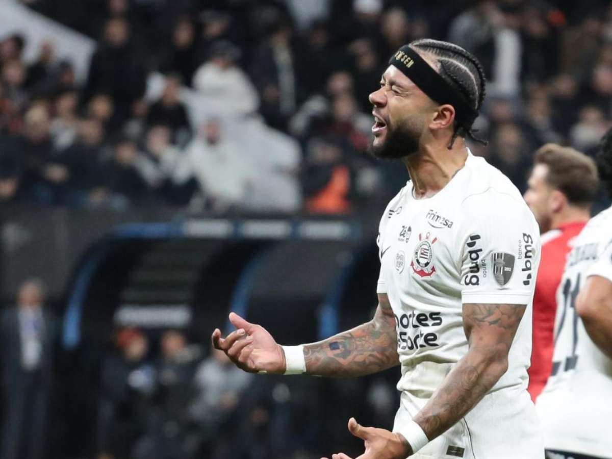 Torcedores picham muros do Corinthians e pedem saída de Memphis: 'Futebol de centavos'