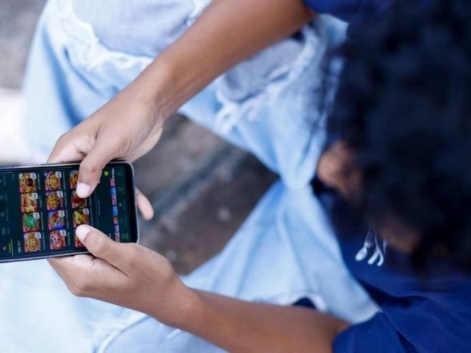 Brasileiros apostaram R$ 220 bilhões em plataformas autorizadas pelo governo federal em 2025
