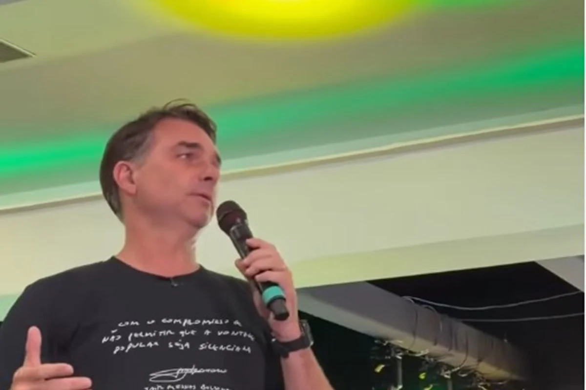 "Perdeu a noção", diz Flávio Bolsonaro ao rebater fala de Lula sobre agro