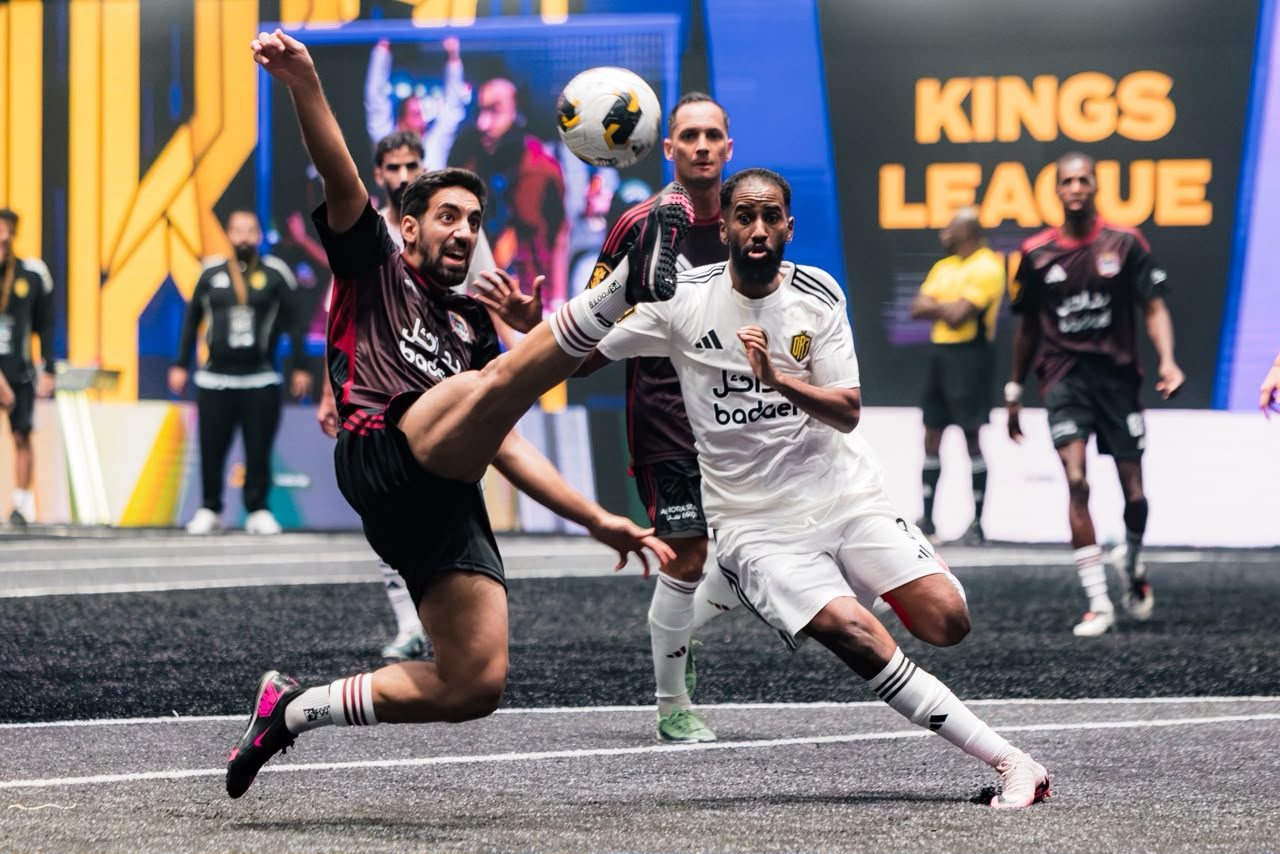 'Coloque aquele telefone de lado': dentro de um caótico Kings League MENA Matchday 2