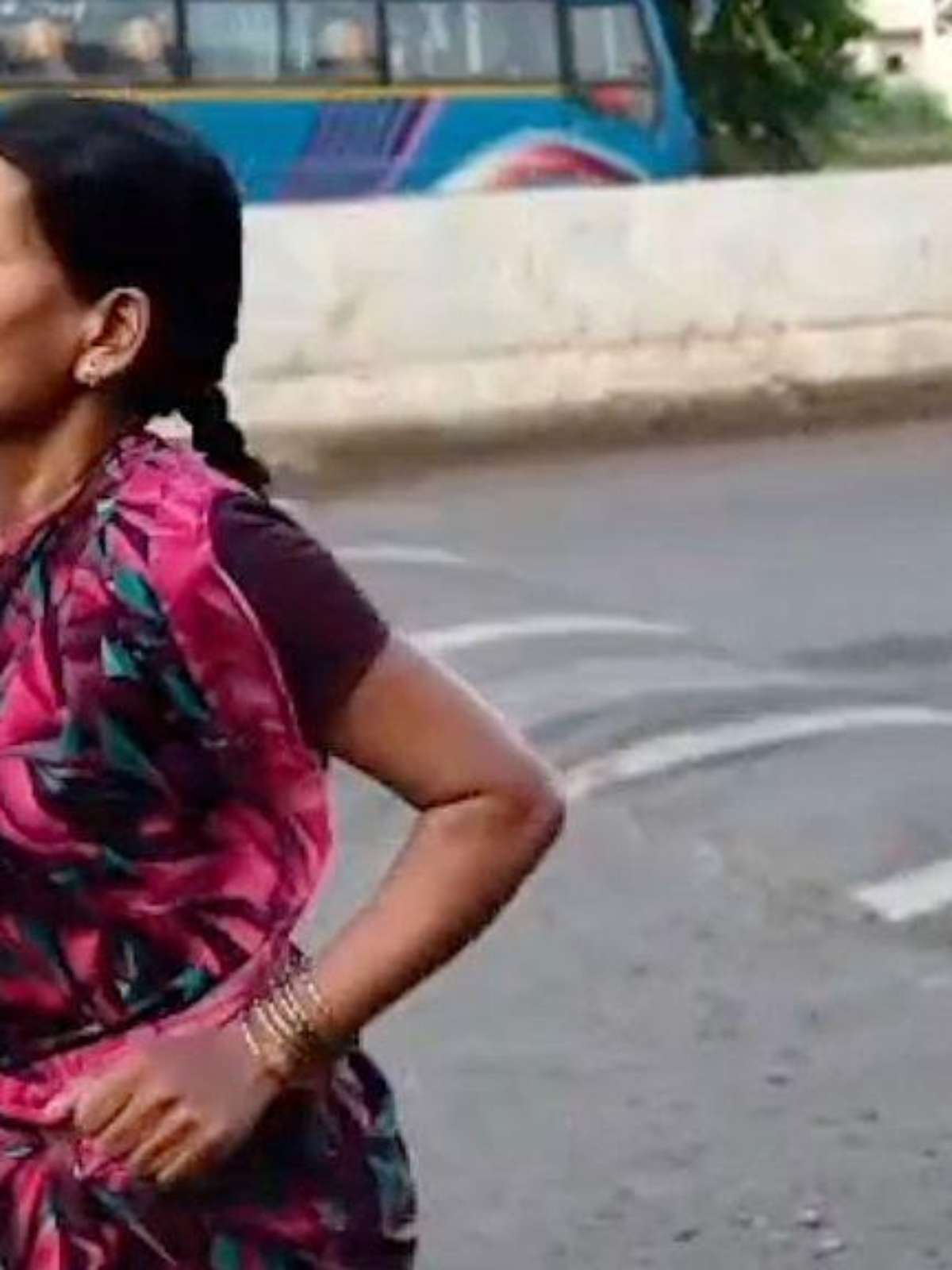 A mãe que viralizou ao correr descalça (e vencer) uma corrida para poder comprar o material escolar da filha