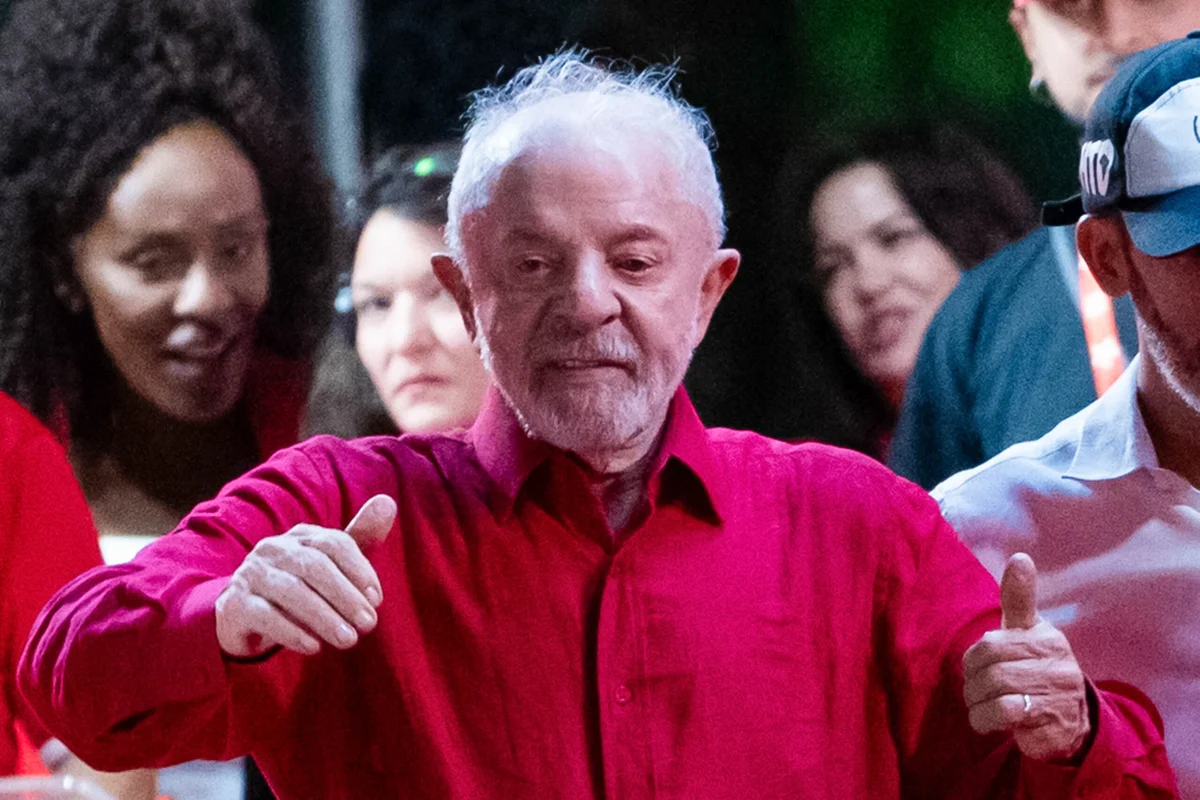 Lula diz que 5 ministros são suspeitos e cita preocupação com crise no STF
