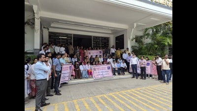The MSMTA has demanded that the revised staffing structure be withdrawn immediately. It has also sought a fresh assessment based on the actual teaching, patient-care and administrative workload of individual institutions. (HT PHOTO)