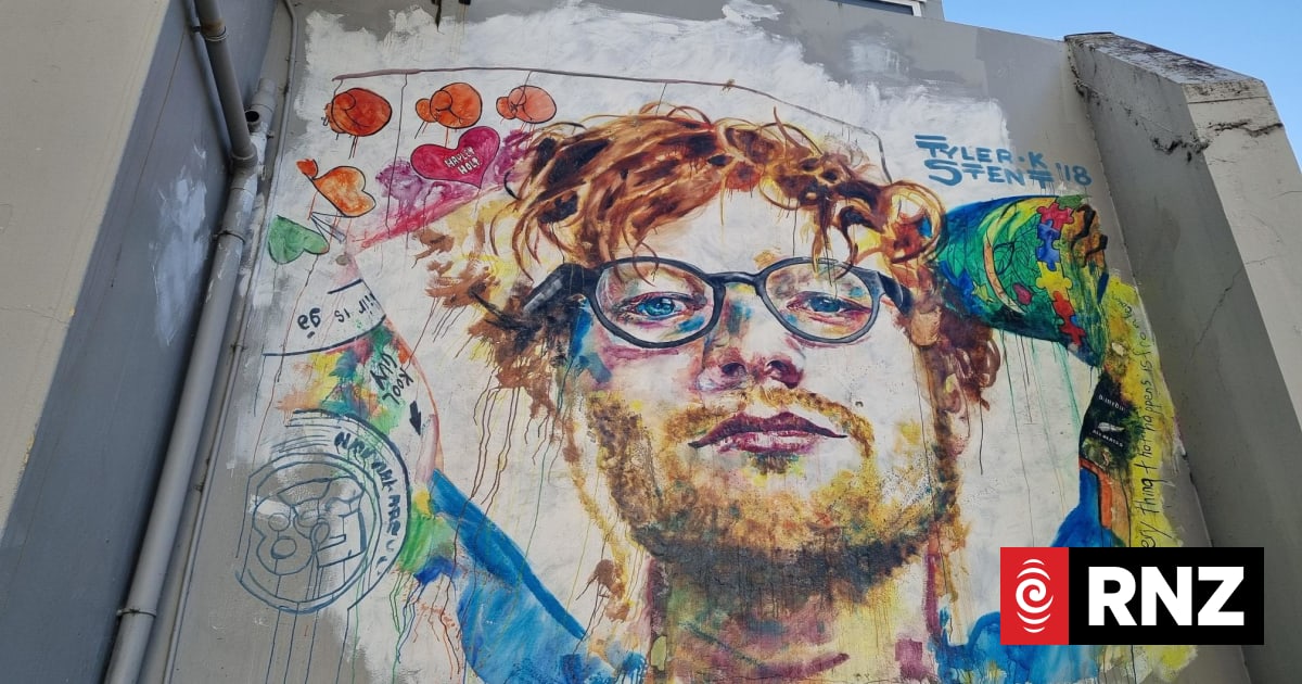 O artista do mural de Ed Sheeran diz que o vandalismo é uma 'adição bem-vinda'