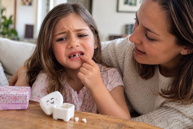 Rebeldia sem explicação? Talvez seu filho esteja na ‘puberdade do dente mole’