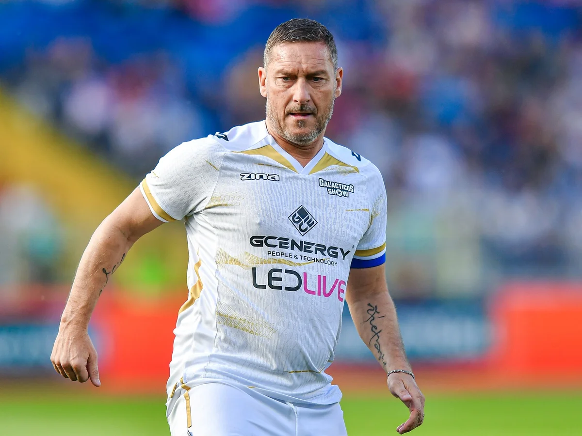 Totti revela que recebeu propostas de Genoa e Como para voltar a jogar