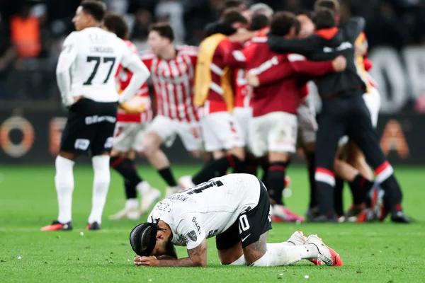 Memphis Depay pode gerar multa ao Corinthians após queda na Libertadores - destaque galeria