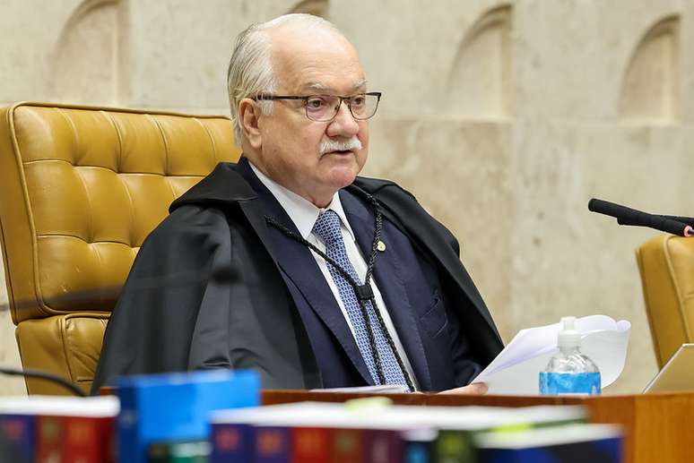 Fachin cancela sessão no STF após embate entre Mendonça e Gilmar