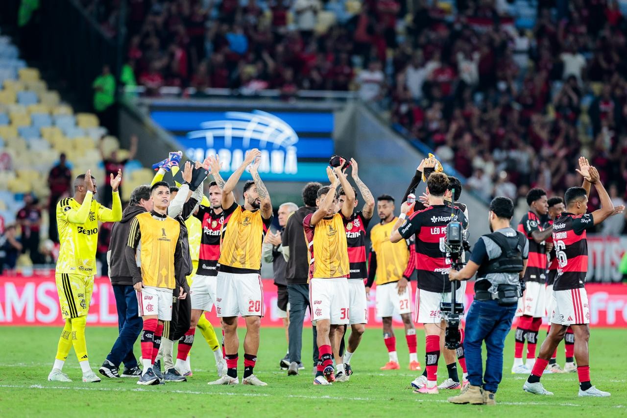Vestiário do Flamengo pós-classificação teve celebração contida e cobranças por atuação ruim