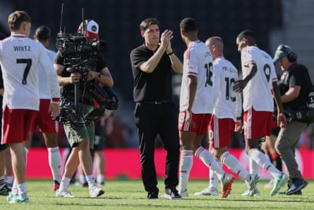 The Liverpool manager, Andoni Iraola, applauds the fans after the win against Bournemouth.