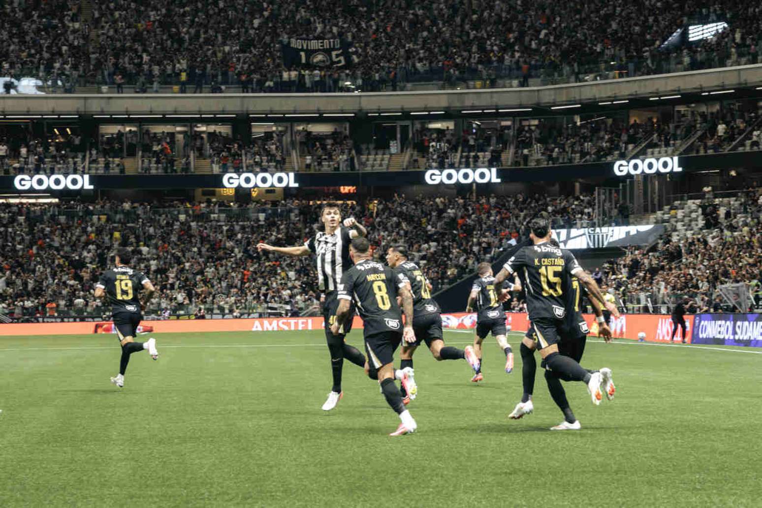 Torcida do Galo. Vaias a Neymar e aplausos para o time, que logo aos 15 segundo abriu o placar diante do Santos.