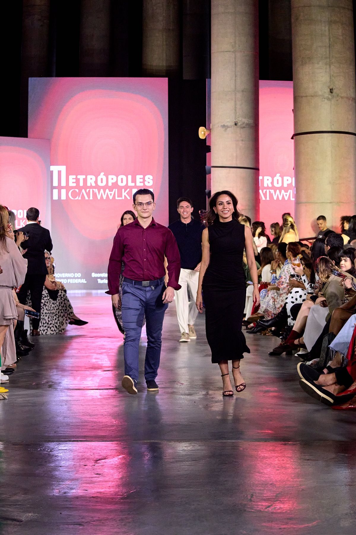 Por trás da passarela: equipe do Metrópoles Catwalk ganha os holofotes