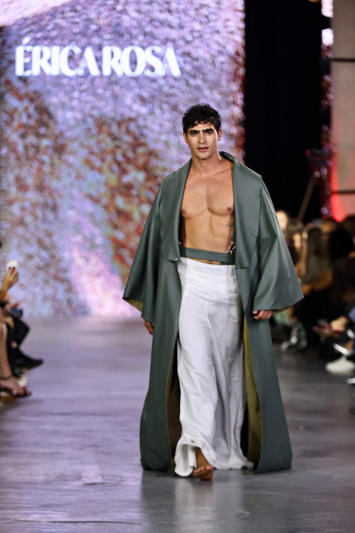 Hills, Glowshine e Erica Rosa mesclam festa e street no Metrópoles Catwalk