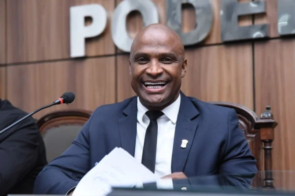 Candidato no RJ mantém relação com CV, TCP e milícias, aponta PF