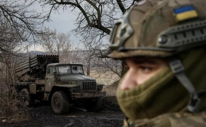 Ukraine launches offensive against Russia near key town: army