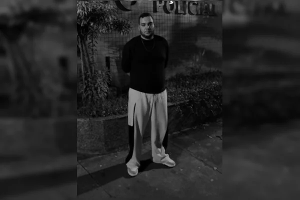 Influencer forjou prisão após divulgar falso DNA de filha de Virginia