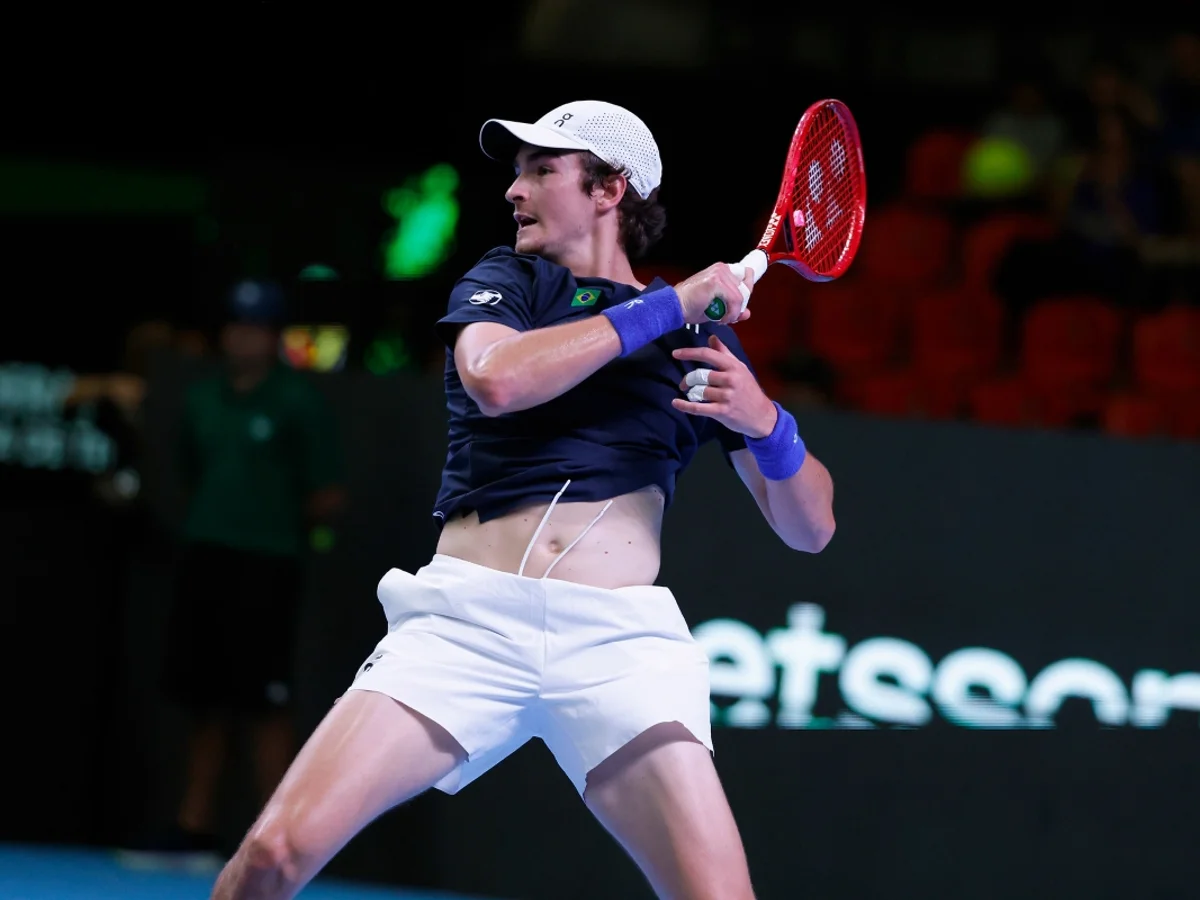 Copa Davis: João Fonseca vira contra Stricker e vence a primeira partida