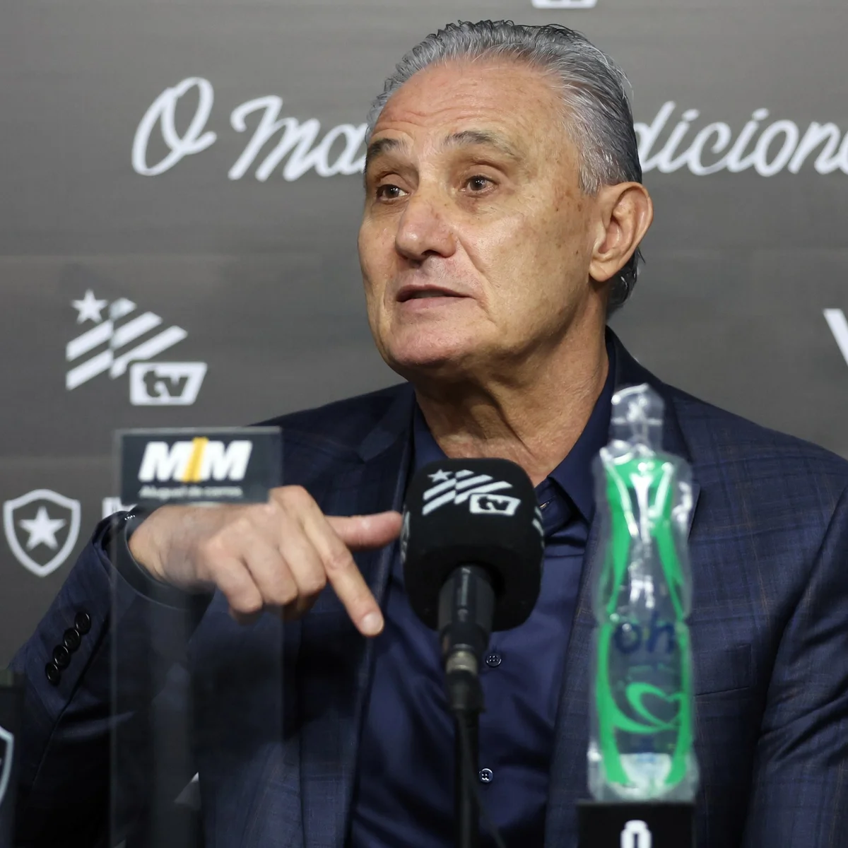 Tite é apresentando no Botafogo e diz estar readaptado ao futebol de clubes