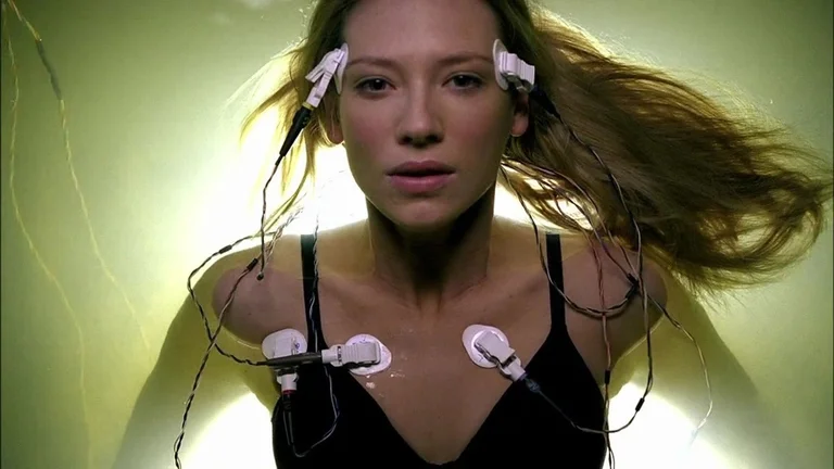 Mistura de Arquivo X com Lost: série cult de ficção científica bomba no Prime Video