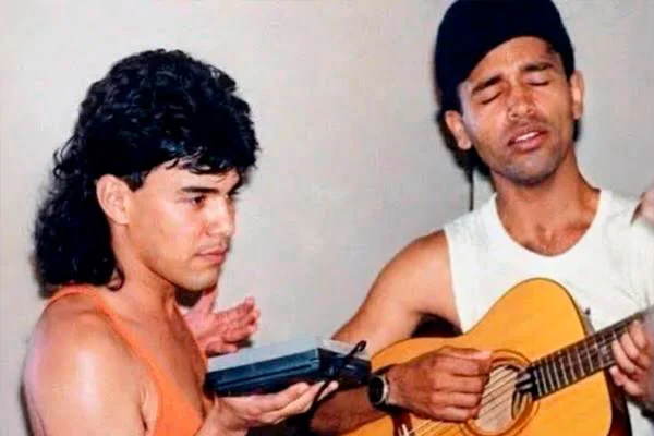 Zezé Di Camargo resgata foto antiga com Rick e lamenta: “Sem palavras”