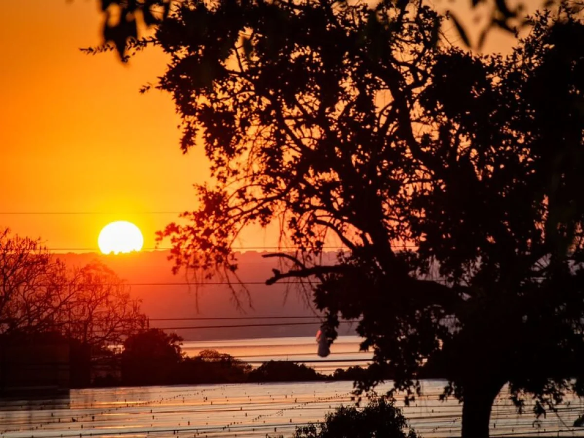 Clima: calor e tempo firme marcam a 6ª em parte do país; Norte tem chuvas