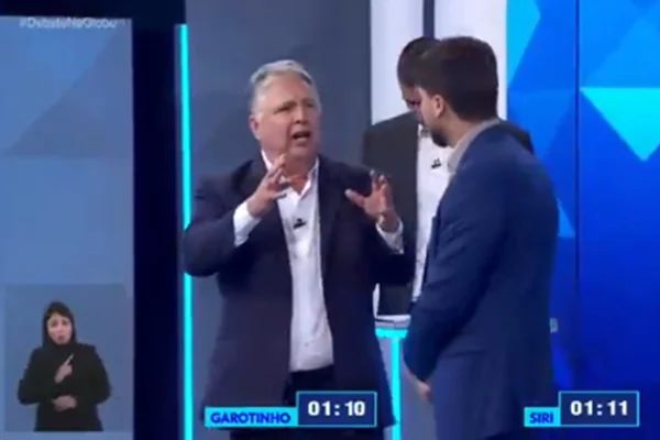Em debate, Garotinho cita programa "leitinho feliz" e faz adversários rirem