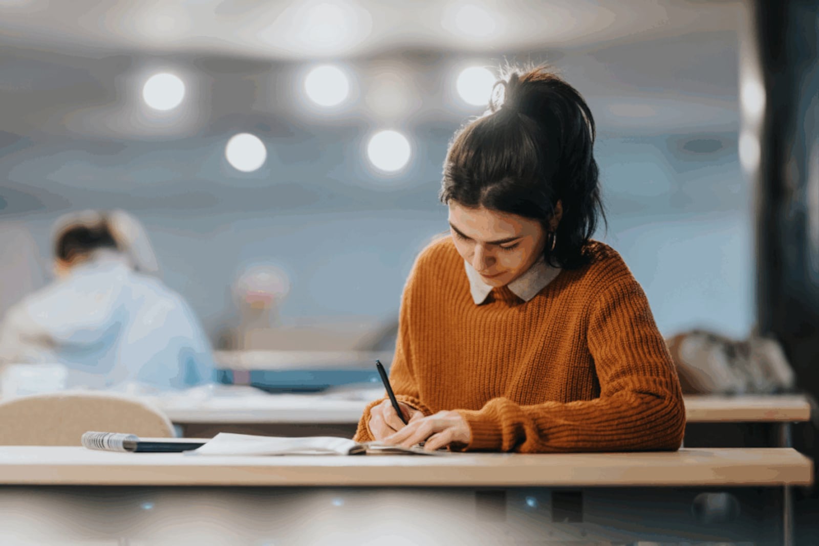 Respeitar os momentos de cansaço pode ajudar a preservar a concentração e tornar o estudo mais produtivo Imagem: Gorgev | Shutterstock