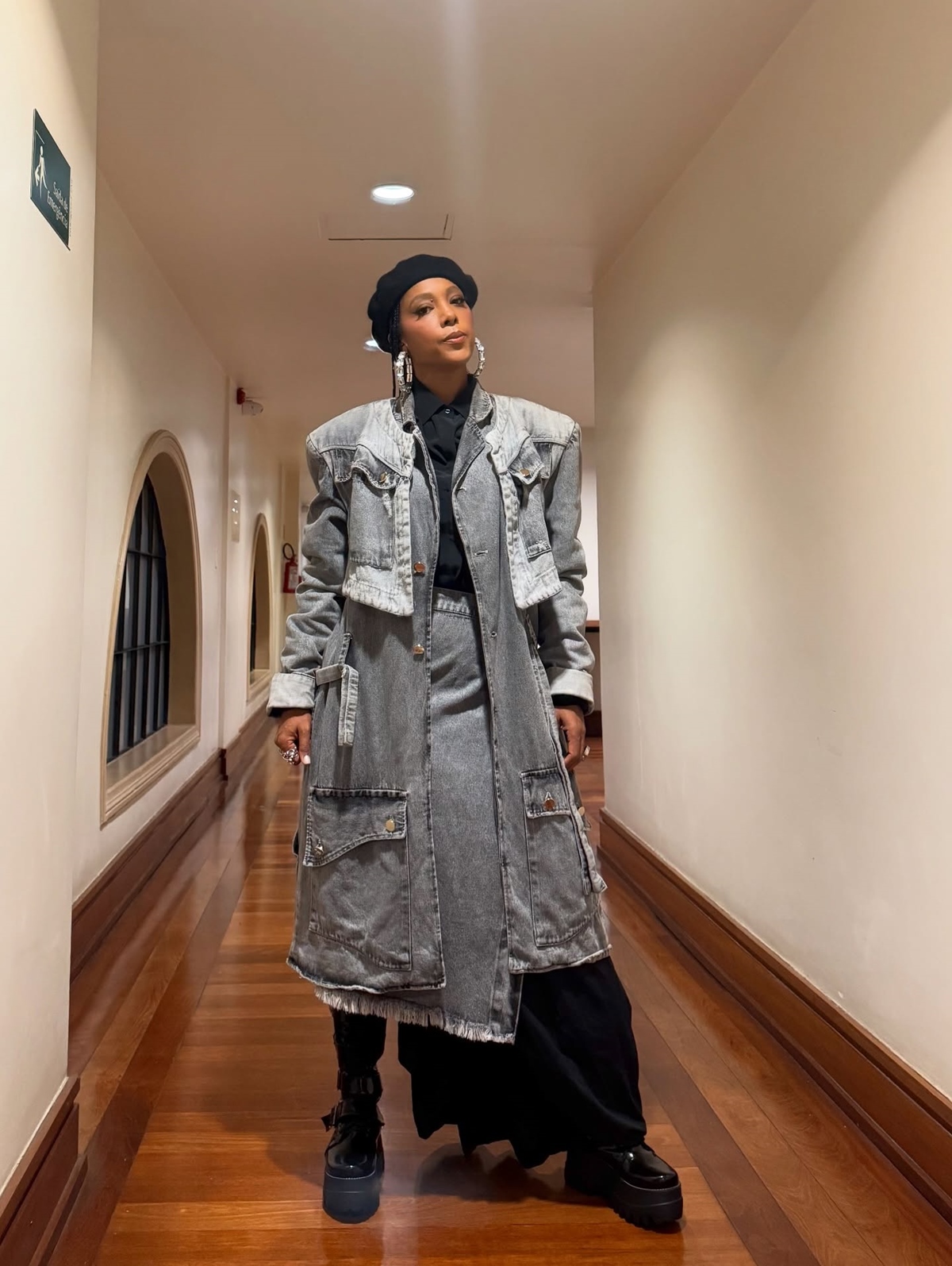 Imagem da matéria: Metrópoles Catwalk: Negra Li desfila pela Glowshine nesta sexta (18/9)