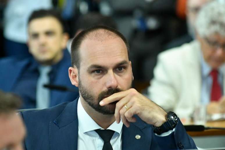 Ministério da Justiça demite ex-deputado Eduardo Bolsonaro da PF
