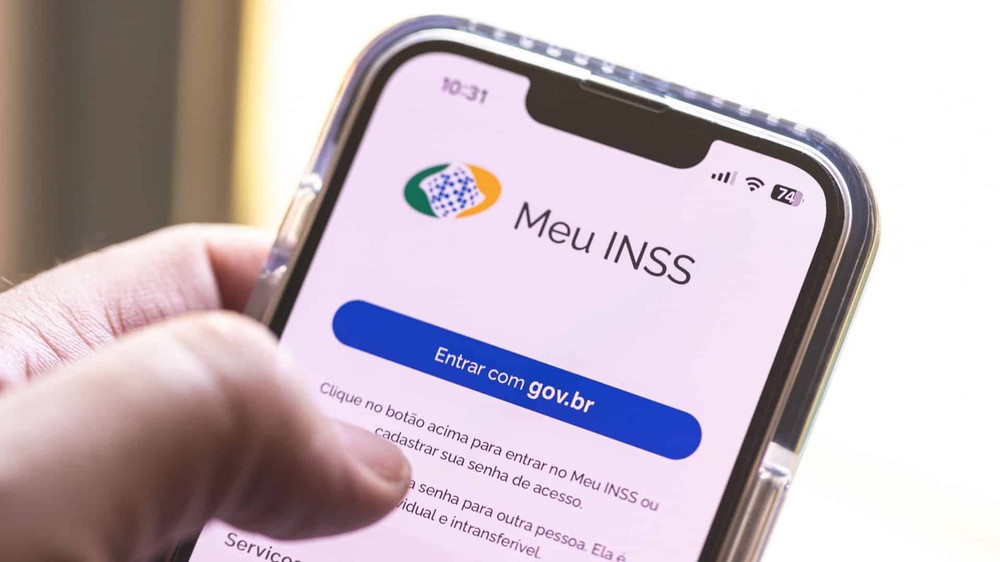 Consulta pode ser feita no app Meu INSS — Foto: Reprodução/Shutterstock