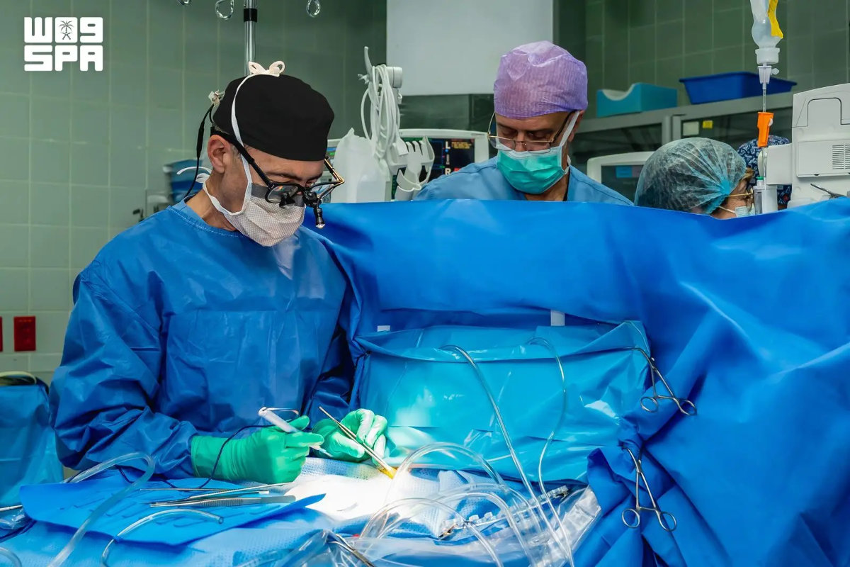 Hospital saudita realiza primeiro transplante de coração em dominó pediátrico no Oriente Médio e na Europa
