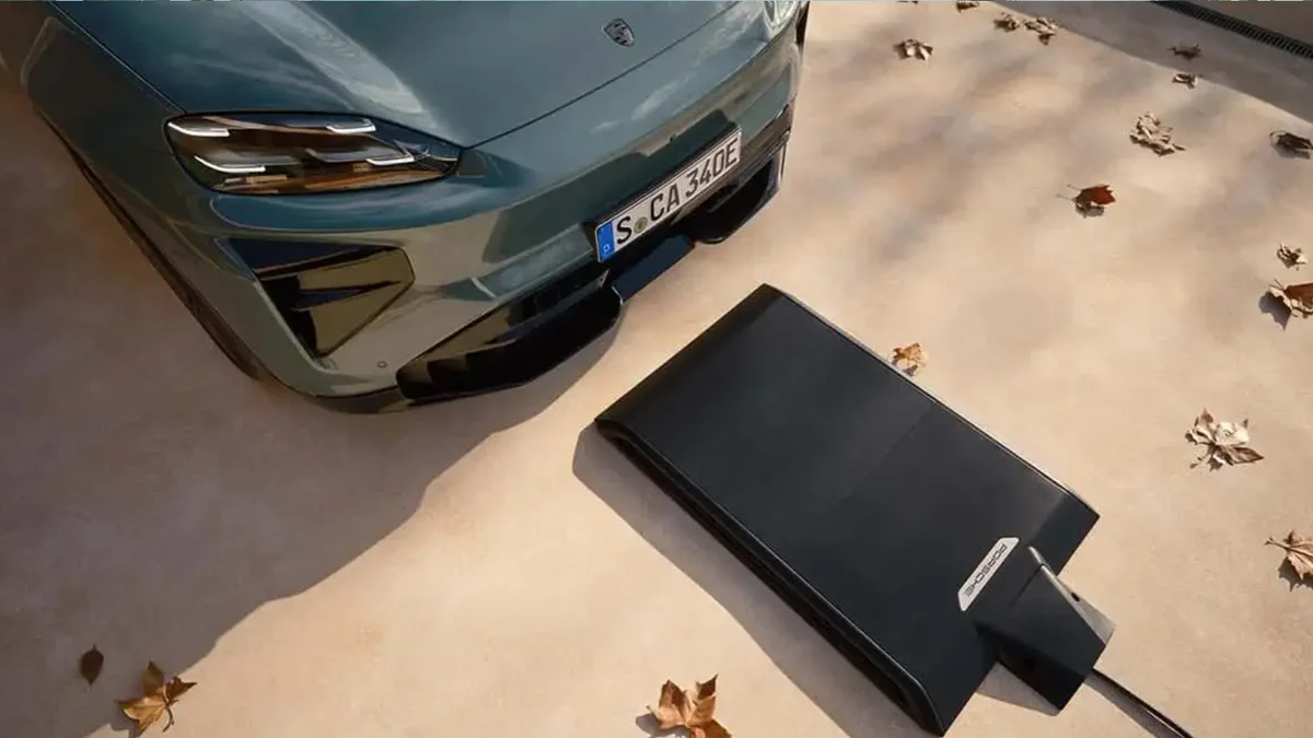Imagem da matéria: Adeus, tomada? Porsche lança carregamento por indução para Cayenne elétrico
