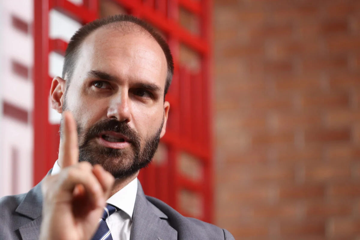 Deputado Eduardo Bolsonaro (PL-SP) é entrevistado no estúdio Metrópoles -- Metrópoles