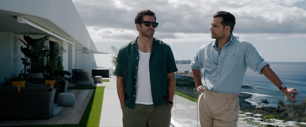Jake Gyllenhaal e Henry Cavill em cena de Na Zona Cinzenta — Foto: Divulgação/IMDb