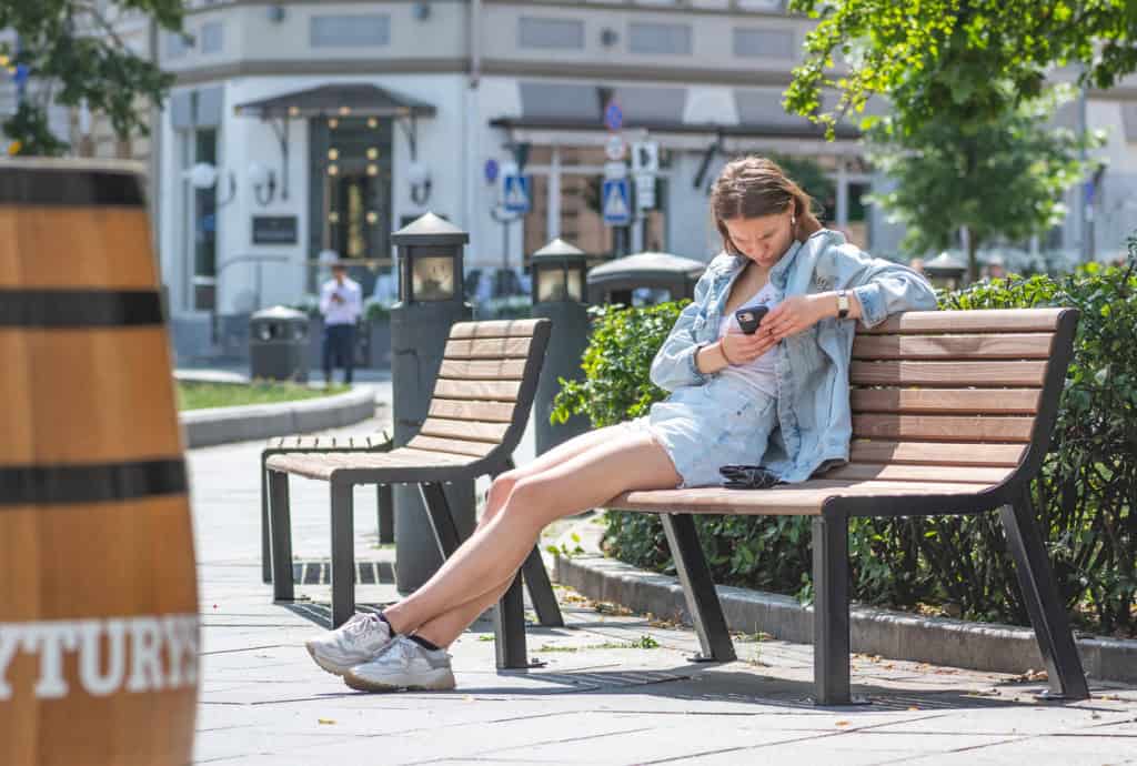 TikTok enfrenta primeiro julgamento nos EUA por alegações de vício e impacto na saúde de jovens