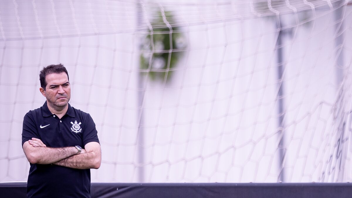 Marcelo Paz banca trabalho de Fernando Diniz e defende Memphis: ‘Só perde quem vai bater’