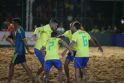 Jogadores do Brasil comemoram vitória no Beach Soccer